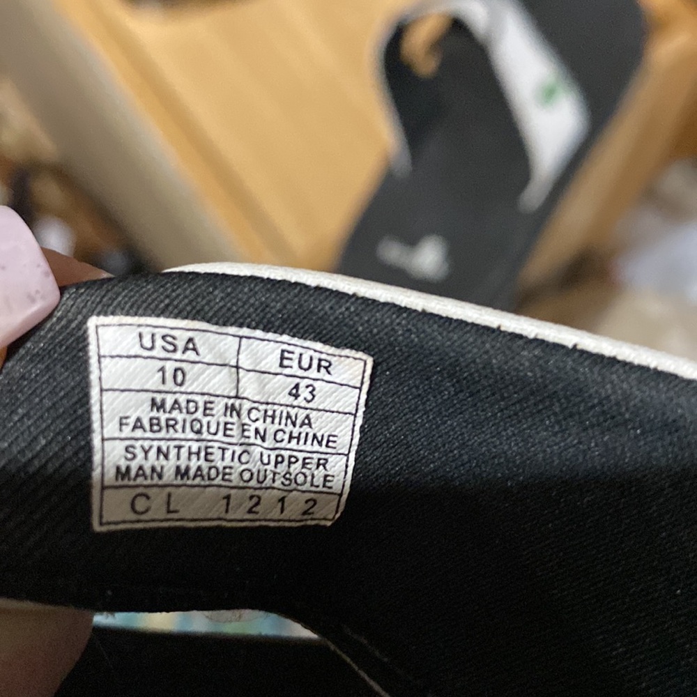 Sanuk Flip Flops - Picture 5 of 5
